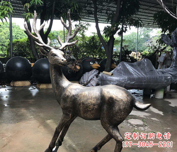 浙江静谧的梅花鹿铜雕