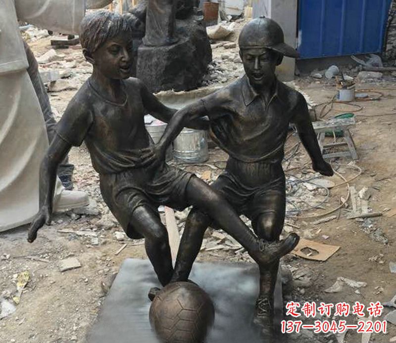 浙江踢足球公园人物铜雕