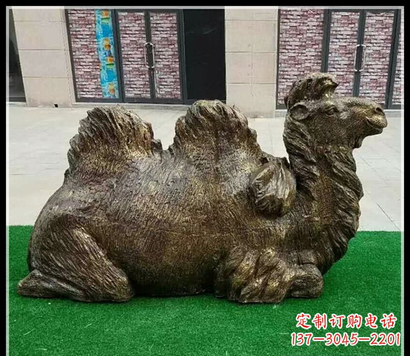 浙江卧在草地的骆驼铜雕